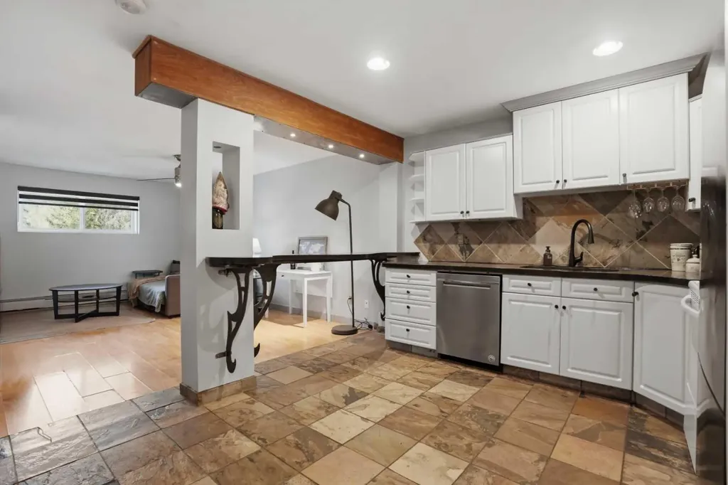 1821 17a Street SW Calgary AB T2T4R7