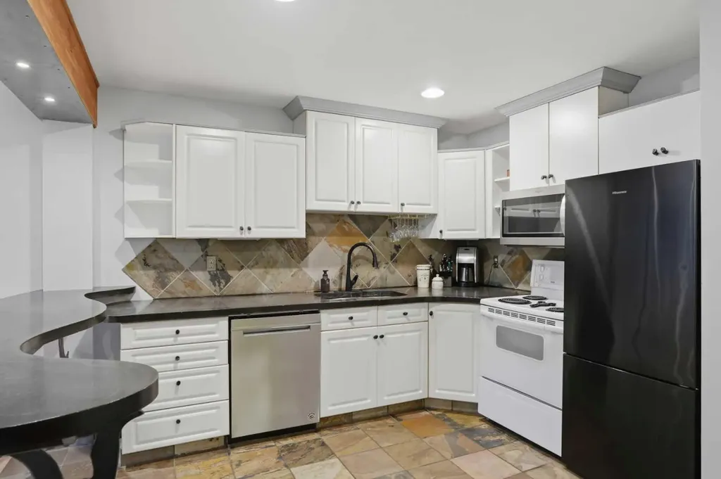 1821 17a Street SW Calgary AB T2T4R7