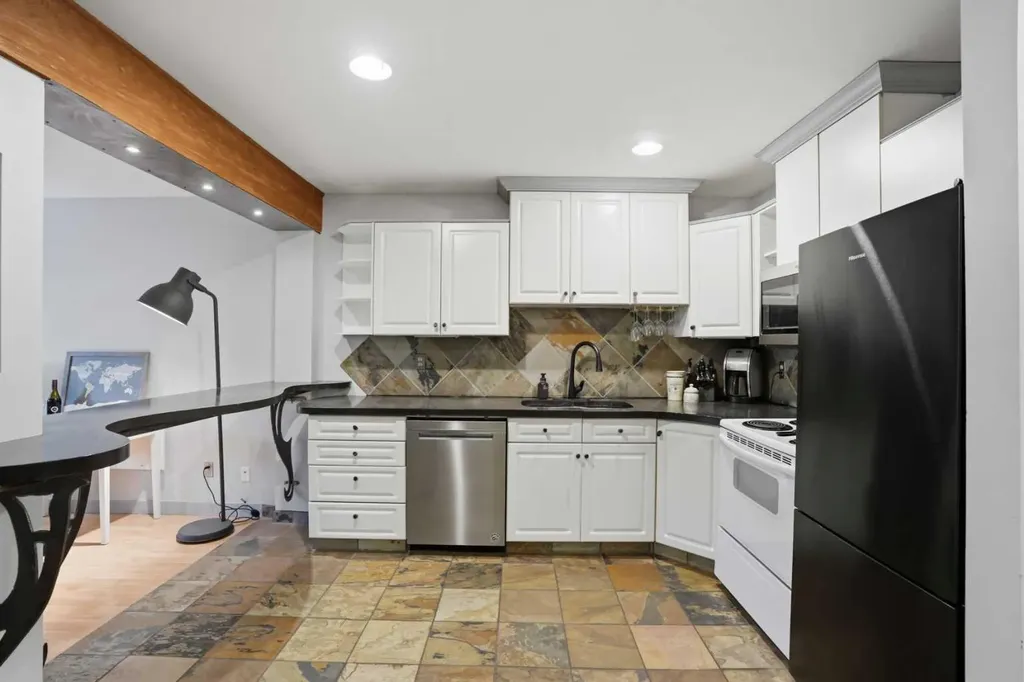 1821 17a Street SW Calgary AB T2T4R7