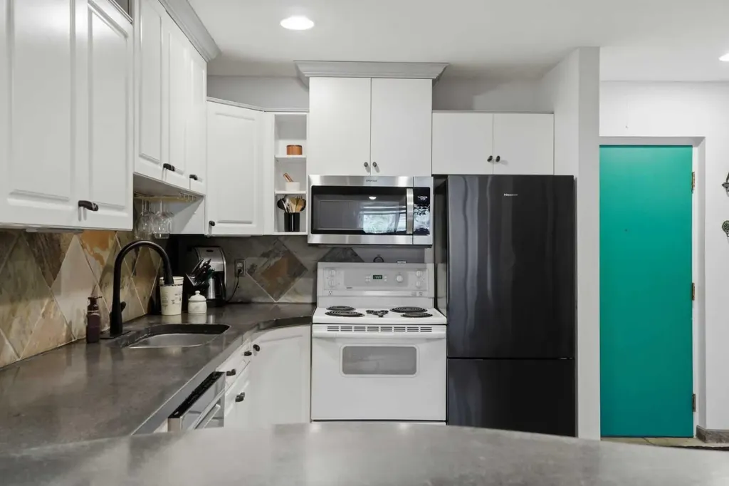 1821 17a Street SW Calgary AB T2T4R7