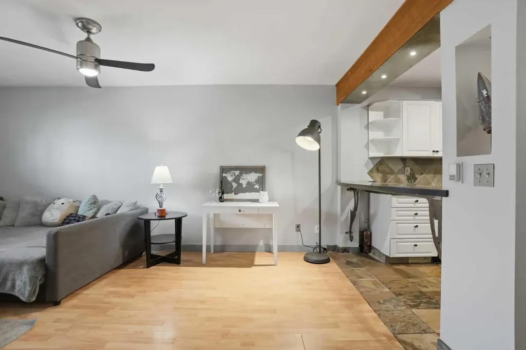 1821 17a Street SW Calgary AB T2T4R7