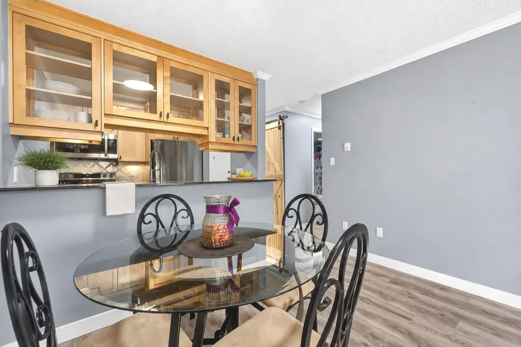 4555 Varsity Lane NW Calgary AB T3A 2V6