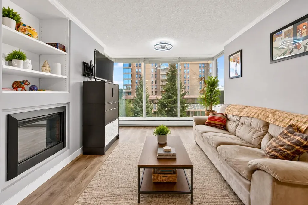 4555 Varsity Lane NW Calgary AB T3A 2V6