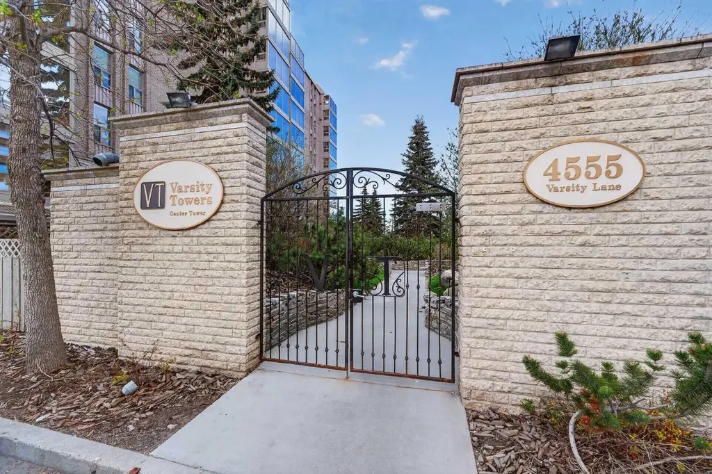4555 Varsity Lane NW Calgary AB T3A 2V6