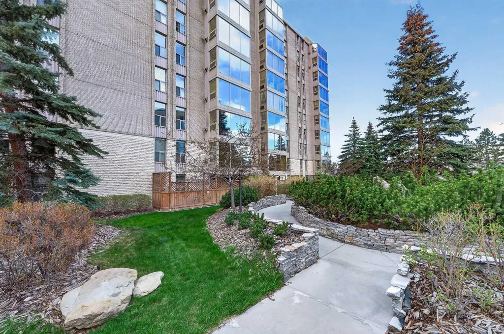 4555 Varsity Lane NW Calgary AB T3A 2V6