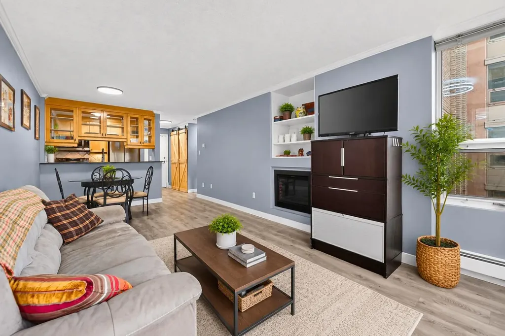 4555 Varsity Lane NW Calgary AB T3A 2V6