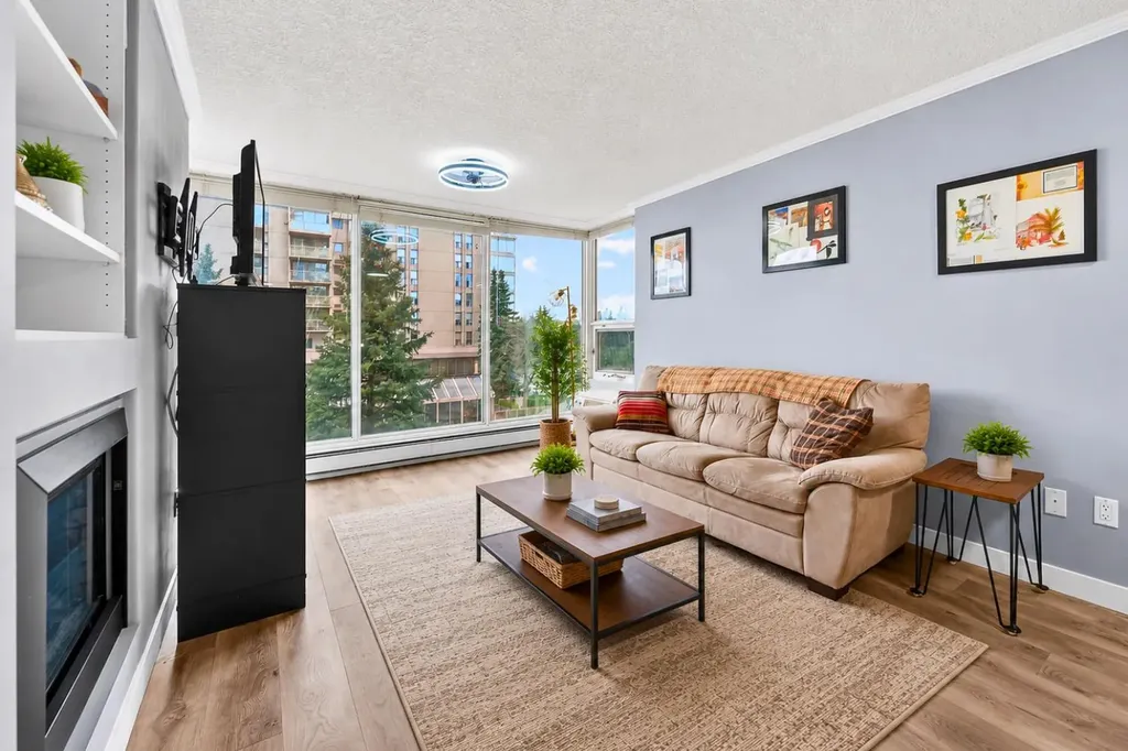 4555 Varsity Lane NW Calgary AB T3A 2V6