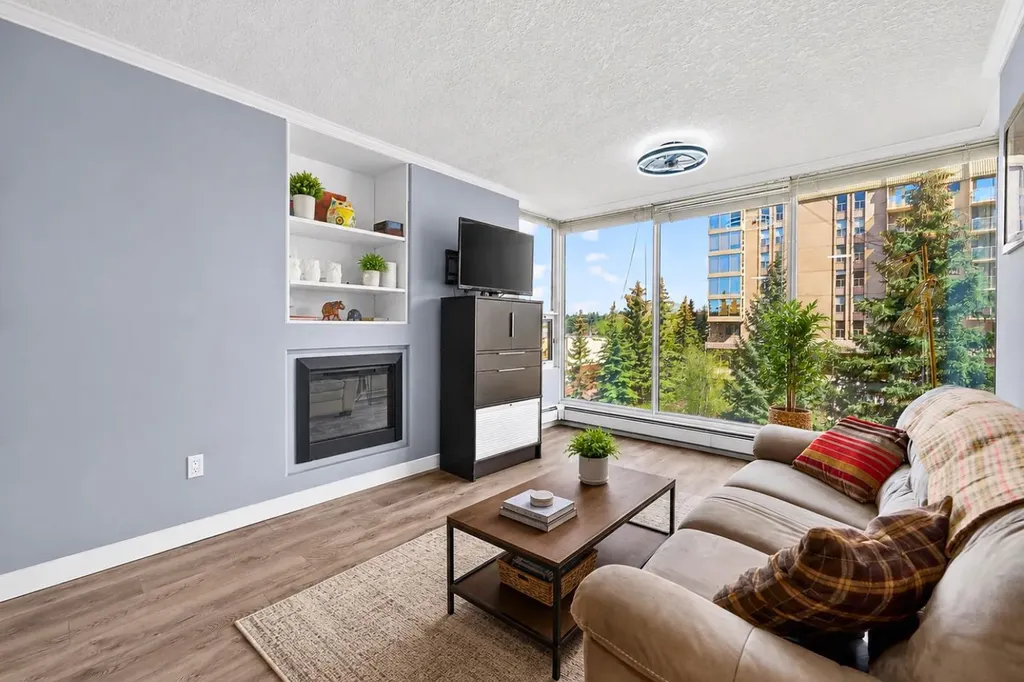 4555 Varsity Lane NW Calgary AB T3A 2V6