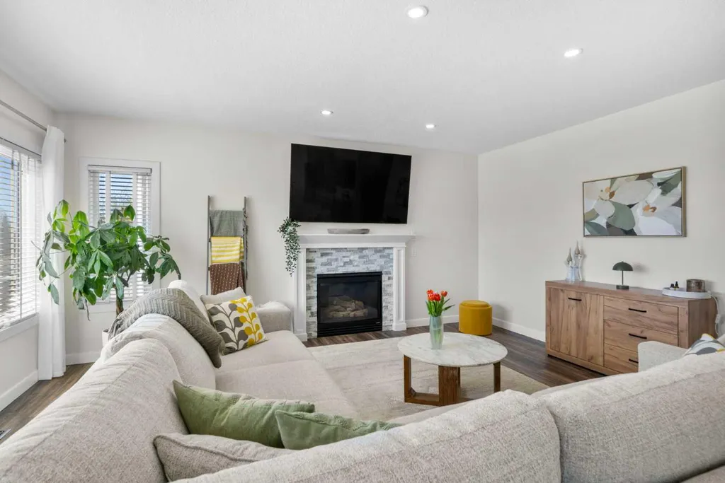 42 Gleneagles Terrace Cochrane AB T4C 1W4
