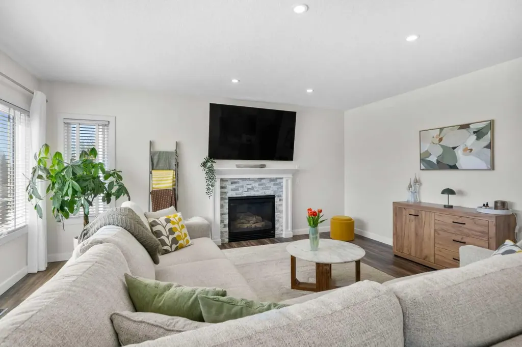 42 Gleneagles Terrace Cochrane AB T4C 1W4