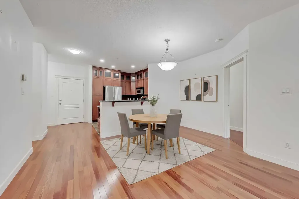 20 Discovery Ridge Close SW Calgary AB T3H 5X4