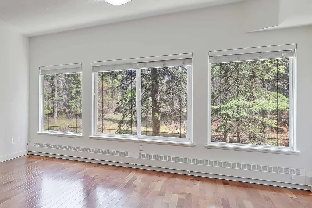 20 Discovery Ridge Close SW Calgary AB T3H 5X4