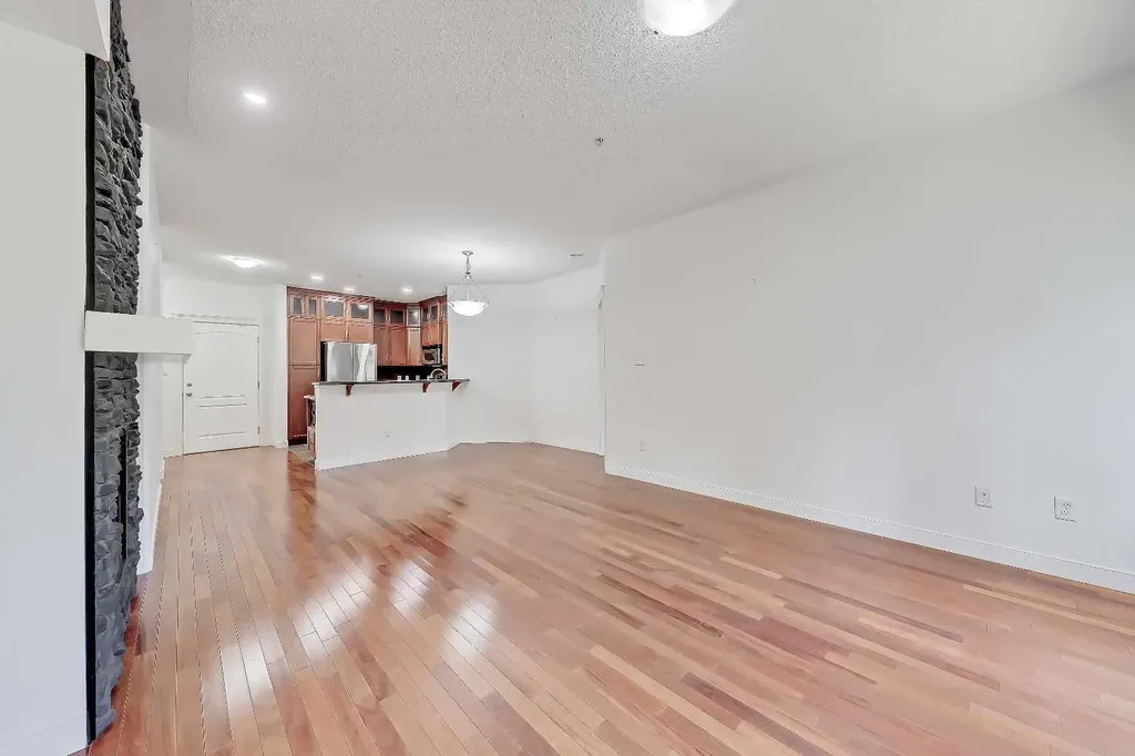 20 Discovery Ridge Close SW Calgary AB T3H 5X4