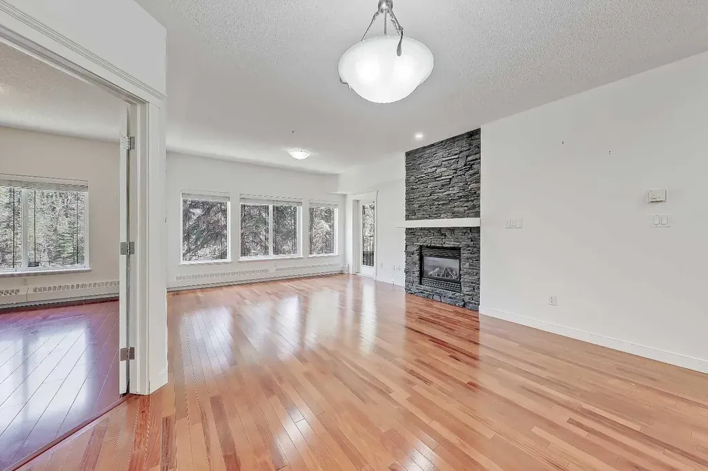 20 Discovery Ridge Close SW Calgary AB T3H 5X4