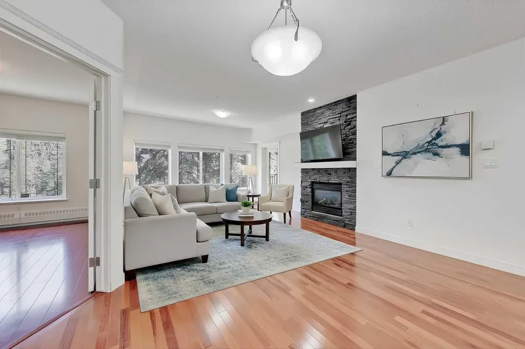 20 Discovery Ridge Close SW Calgary AB T3H 5X4