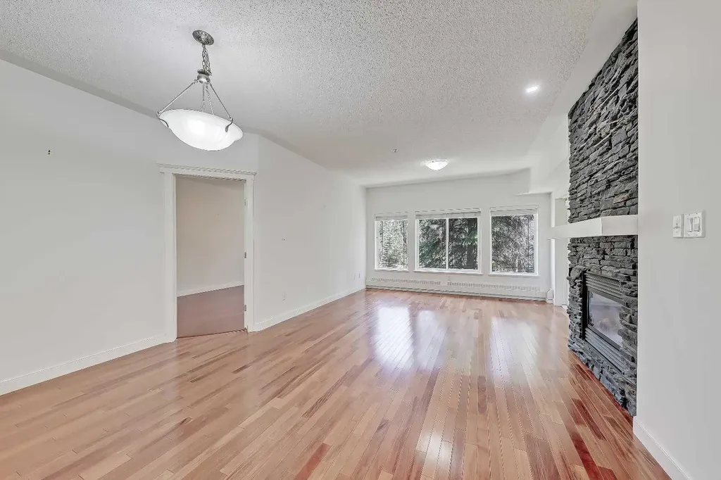 20 Discovery Ridge Close SW Calgary AB T3H 5X4
