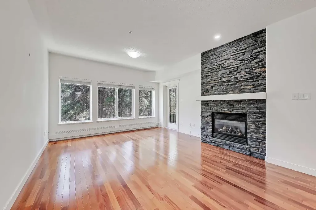 20 Discovery Ridge Close SW Calgary AB T3H 5X4