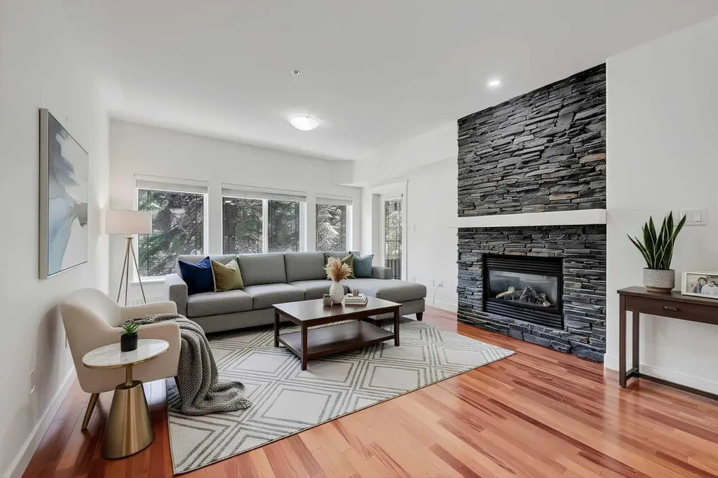 20 Discovery Ridge Close SW Calgary AB T3H 5X4