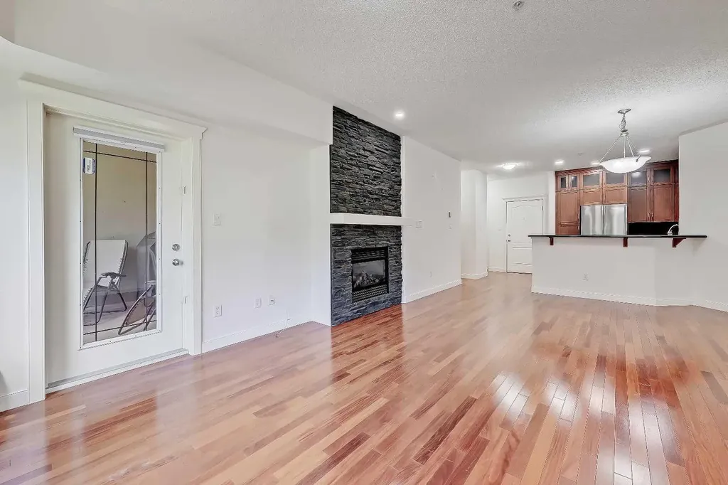 20 Discovery Ridge Close SW Calgary AB T3H 5X4