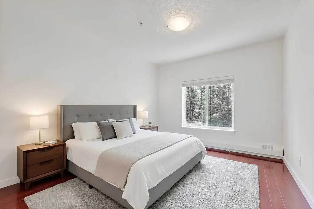 20 Discovery Ridge Close SW Calgary AB T3H 5X4