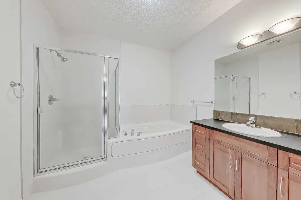 20 Discovery Ridge Close SW Calgary AB T3H 5X4