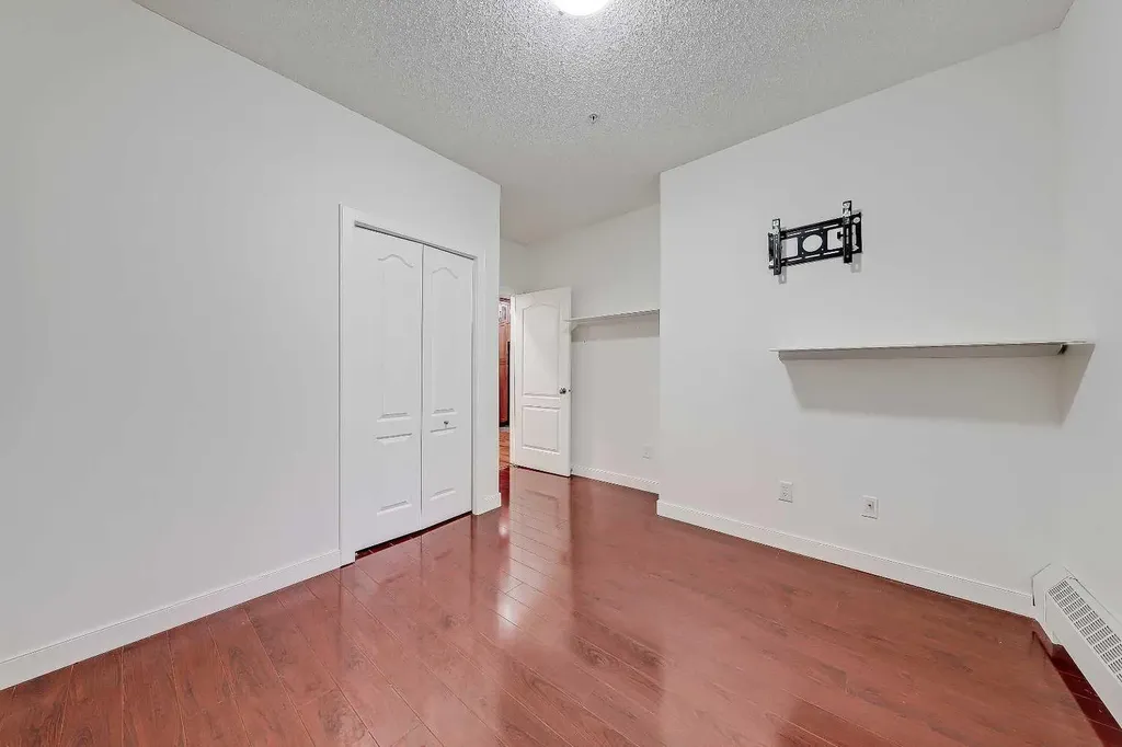 20 Discovery Ridge Close SW Calgary AB T3H 5X4