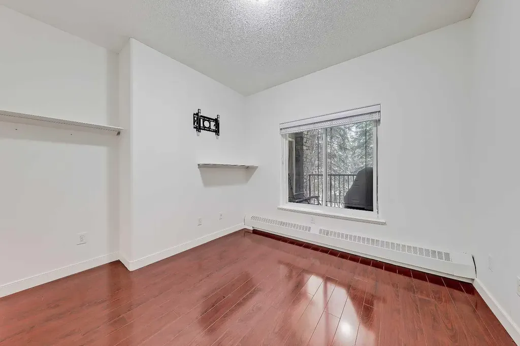 20 Discovery Ridge Close SW Calgary AB T3H 5X4