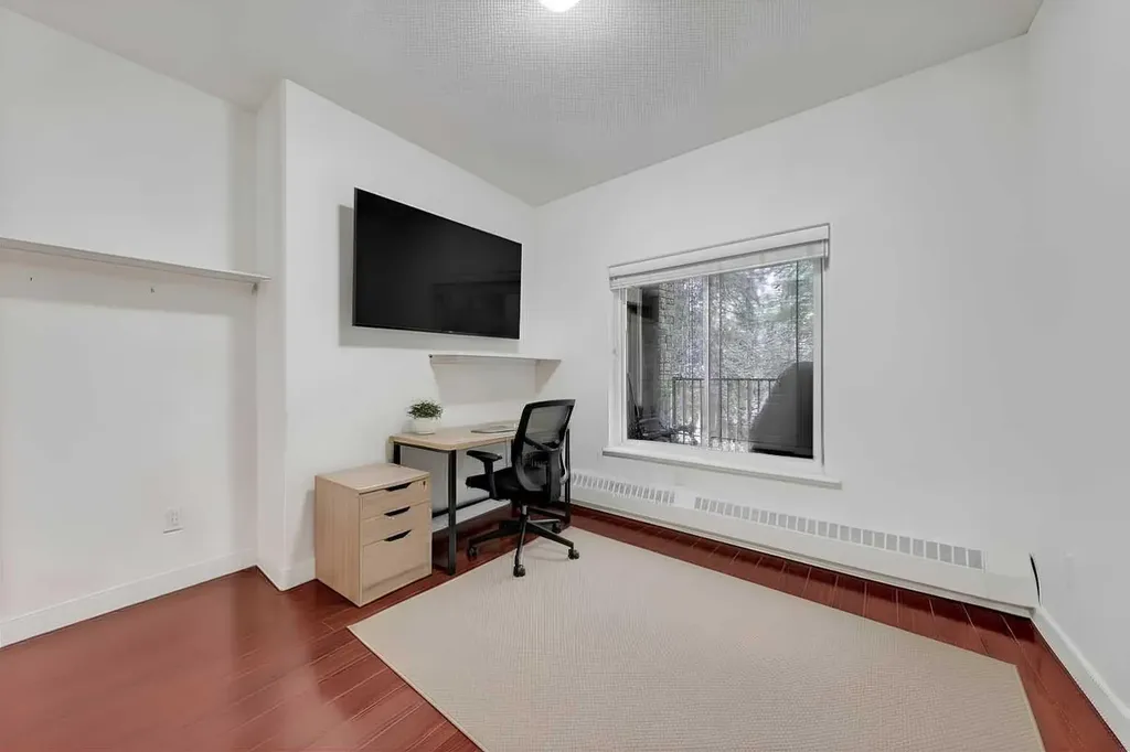 20 Discovery Ridge Close SW Calgary AB T3H 5X4