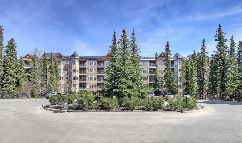20 Discovery Ridge Close SW Calgary AB T3H 5X4
