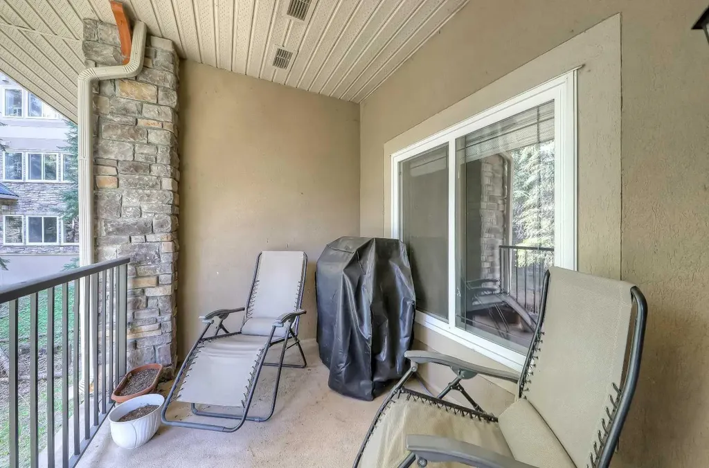 20 Discovery Ridge Close SW Calgary AB T3H 5X4