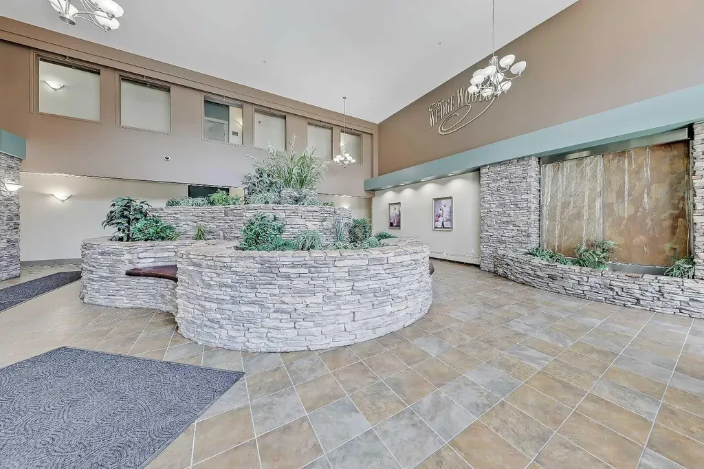 20 Discovery Ridge Close SW Calgary AB T3H 5X4