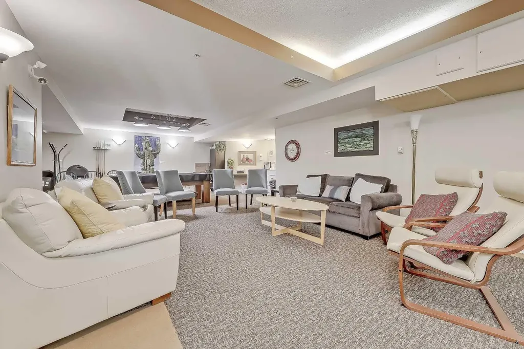 20 Discovery Ridge Close SW Calgary AB T3H 5X4
