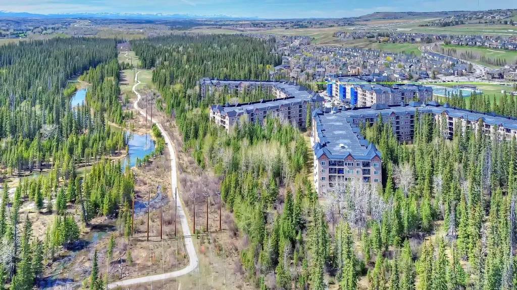 20 Discovery Ridge Close SW Calgary AB T3H 5X4