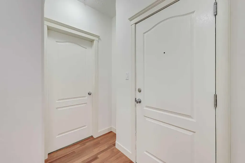 20 Discovery Ridge Close SW Calgary AB T3H 5X4