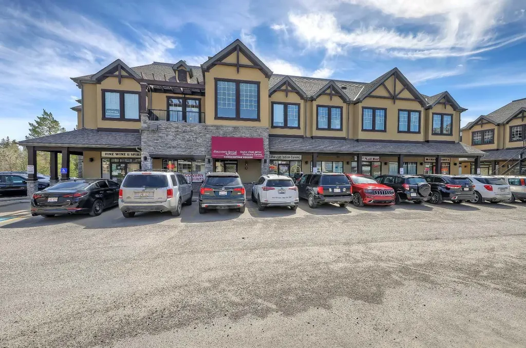 20 Discovery Ridge Close SW Calgary AB T3H 5X4