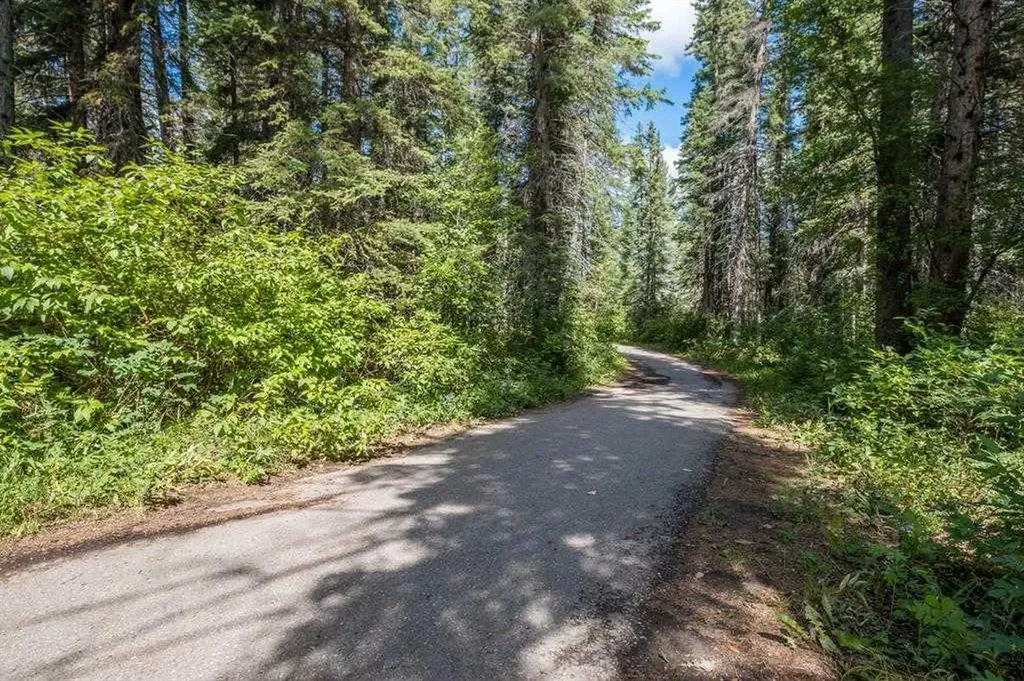 20 Discovery Ridge Close SW Calgary AB T3H 5X4