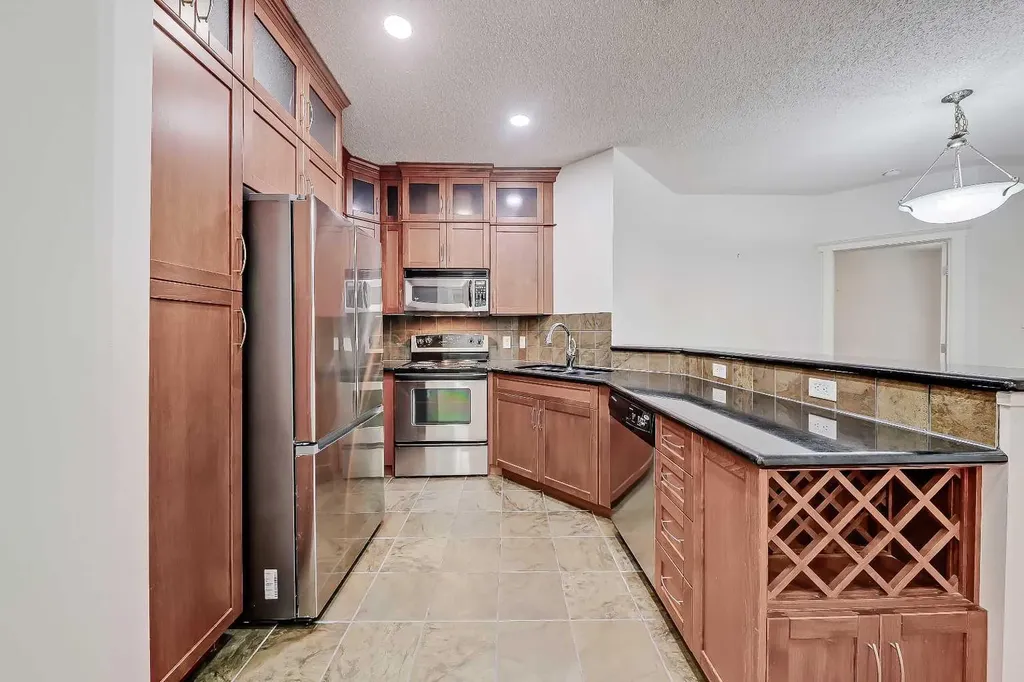 20 Discovery Ridge Close SW Calgary AB T3H 5X4