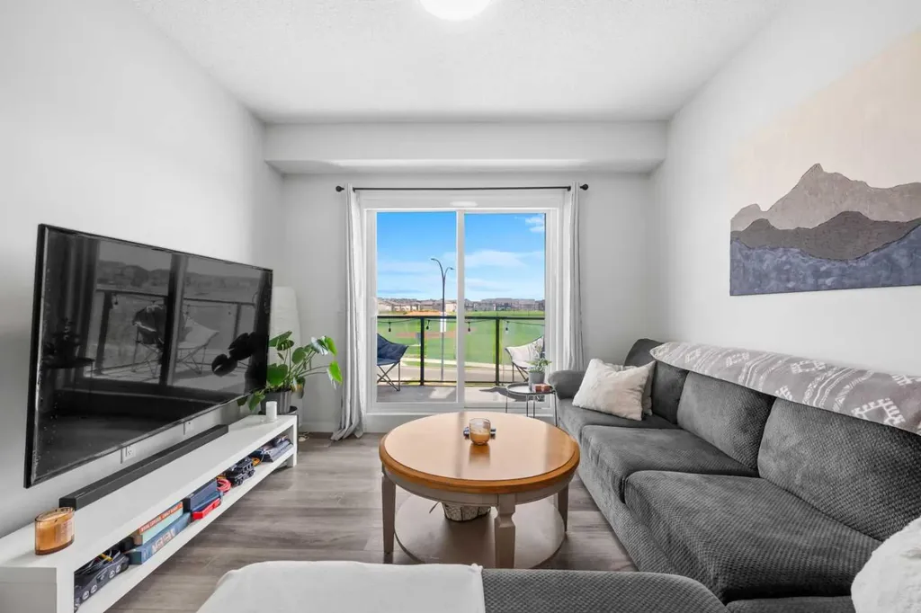 33 Carringham Gate NW Calgary AB T3P 2H6