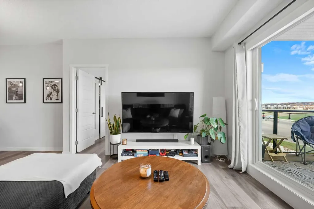 33 Carringham Gate NW Calgary AB T3P 2H6