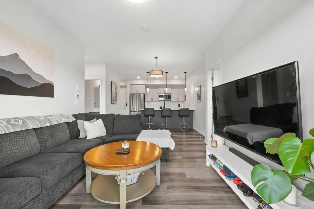 33 Carringham Gate NW Calgary AB T3P 2H6