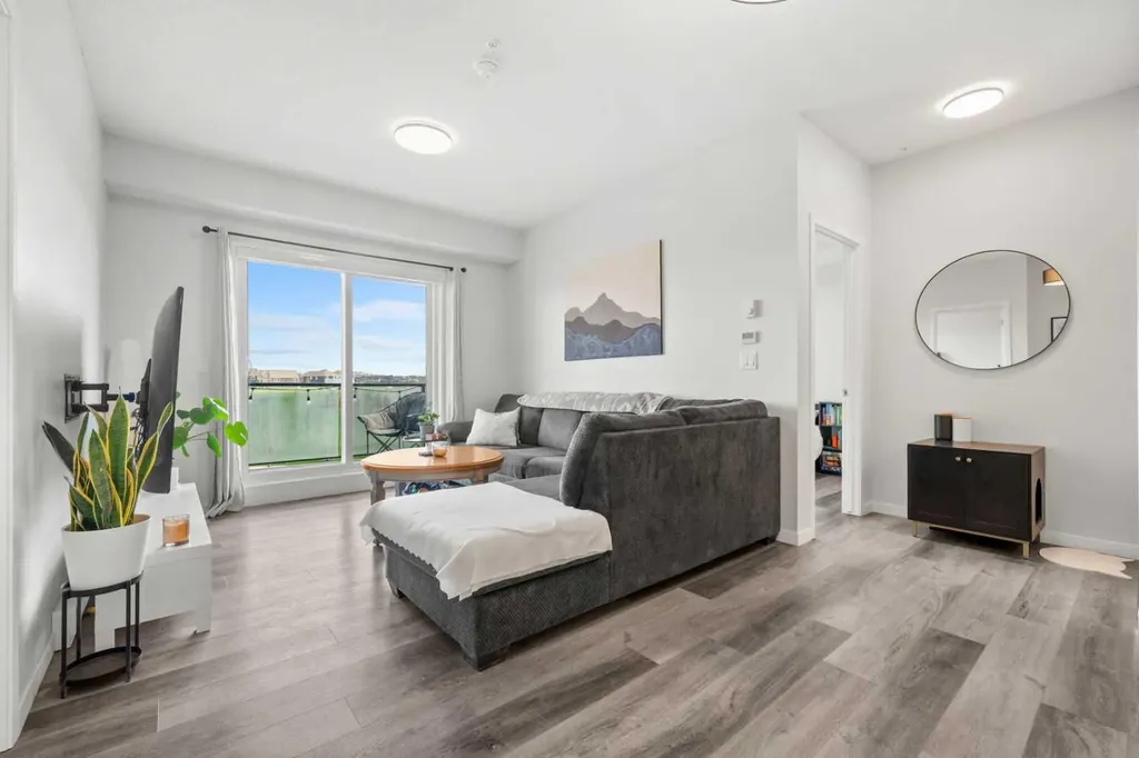 33 Carringham Gate NW Calgary AB T3P 2H6
