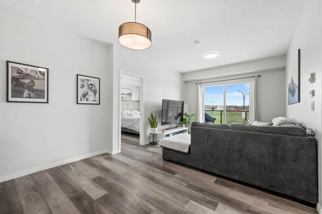 33 Carringham Gate NW Calgary AB T3P 2H6