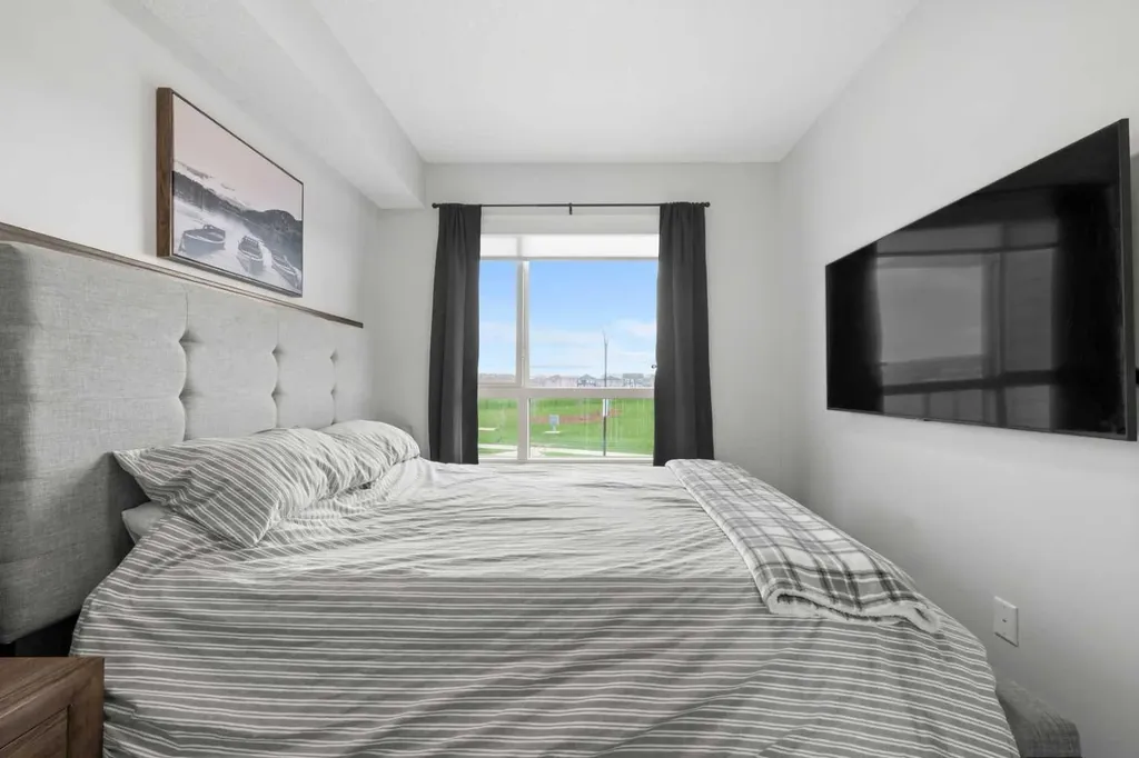 33 Carringham Gate NW Calgary AB T3P 2H6