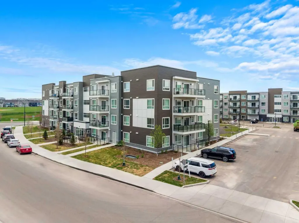 33 Carringham Gate NW Calgary AB T3P 2H6