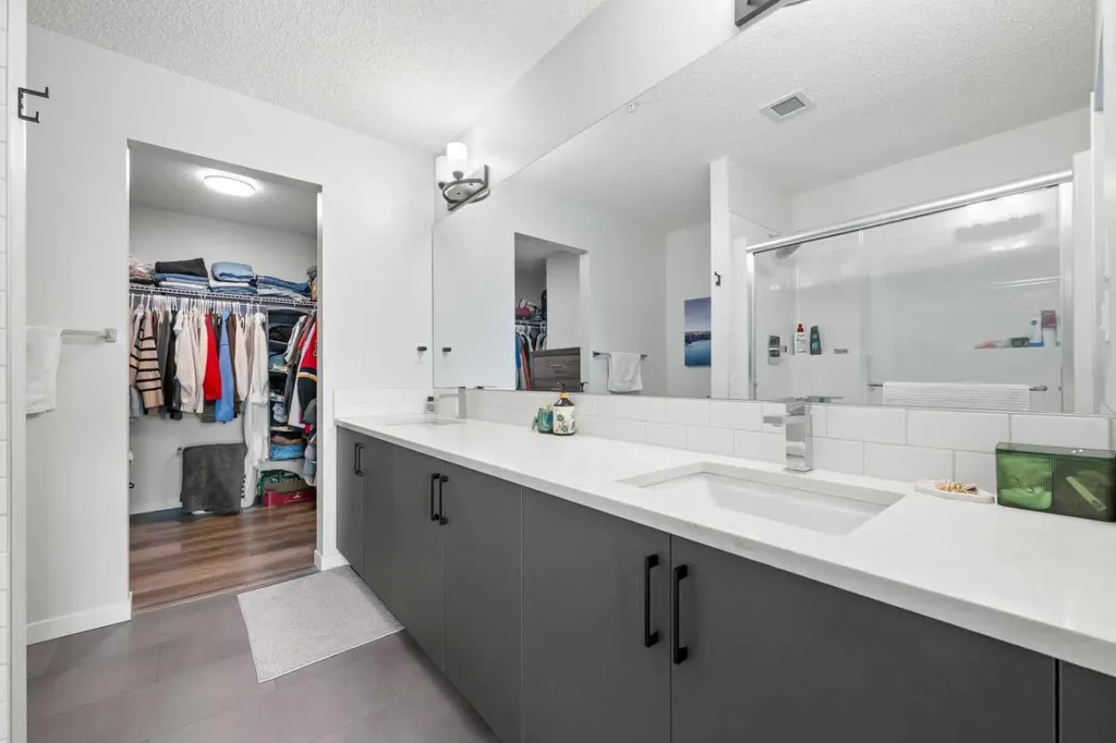33 Carringham Gate NW Calgary AB T3P 2H6
