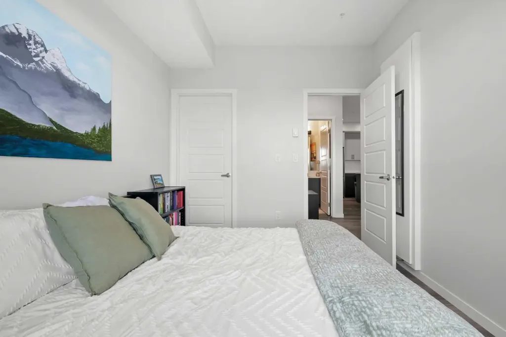 33 Carringham Gate NW Calgary AB T3P 2H6