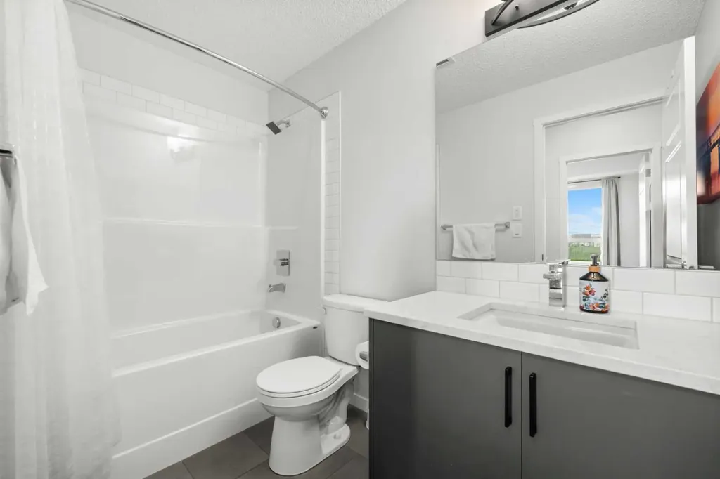 33 Carringham Gate NW Calgary AB T3P 2H6