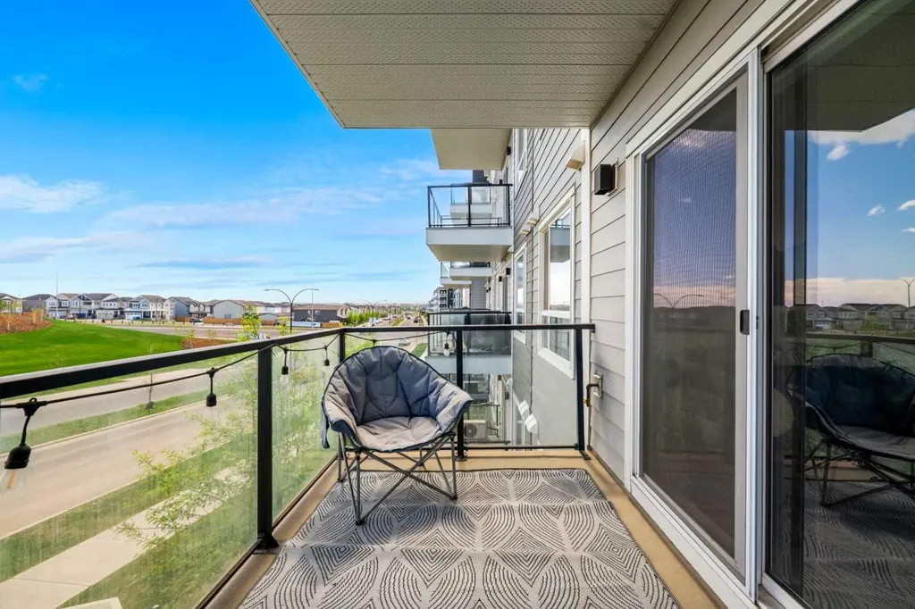 33 Carringham Gate NW Calgary AB T3P 2H6
