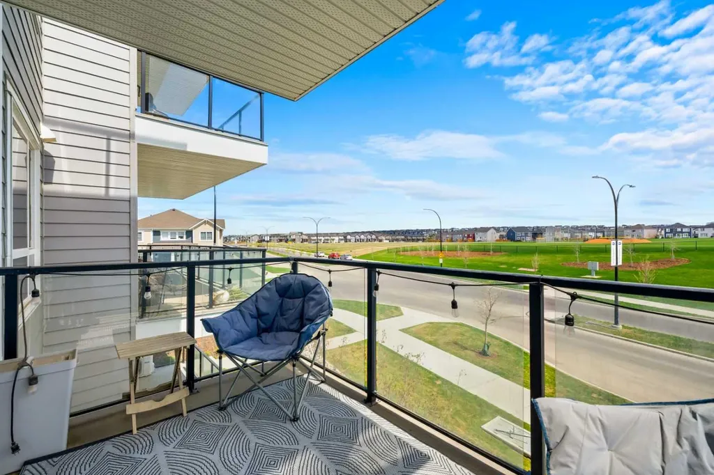 33 Carringham Gate NW Calgary AB T3P 2H6