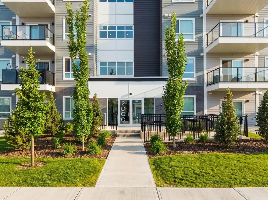33 Carringham Gate NW Calgary AB T3P 2H6